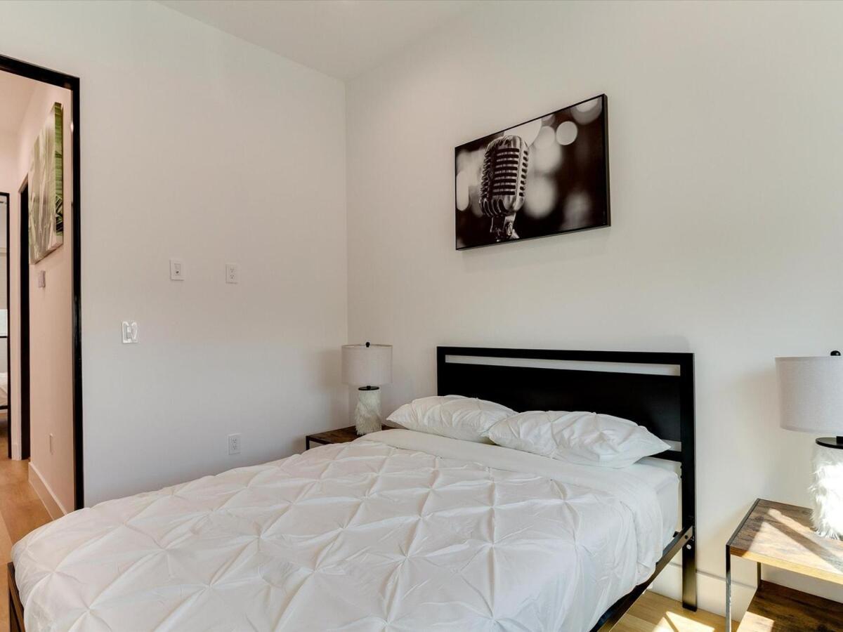 Modern Luxe Retreat Two-bedroom *